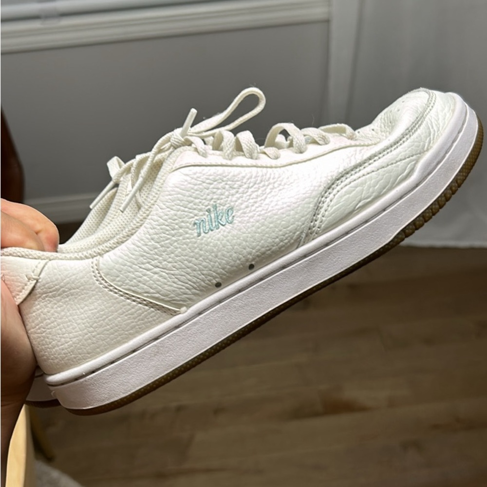 WOMENS VINTAGE NIKE COURT SIZE 9